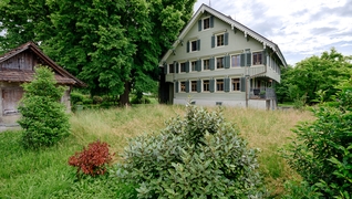 Un monumento con un futuro, Zugo: dalla fattoria Hof Lorzen a un’abitazione efficiente dal punto di vista energetico con due appartamenti.