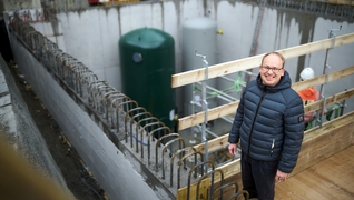 Thomas Schütz, chef de projet chez Energie 360°, devant le chantier en cours derrière la clinique Schulthess.